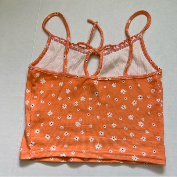 Me to We flower print Crop Top - Picture 2 of 5